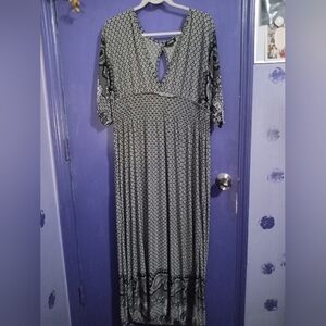 Relaxx Black And White Maxi Dress
